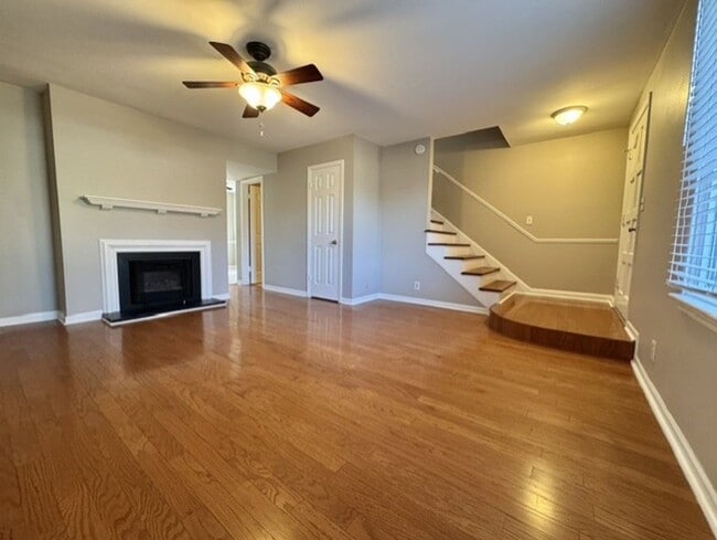 Building Photo - 2 Bed, 1.5 Bathroom Townhome with 2 Vehicle Carport