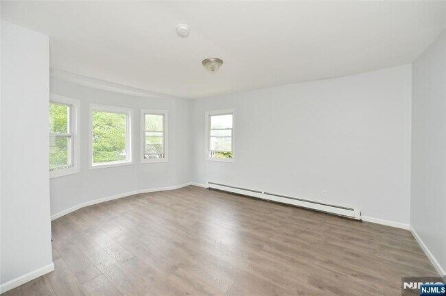 Building Photo - 45-47-47 Hedden Terrace