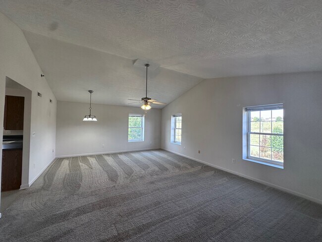 Foto del edificio - 4 Rose Garden Ln