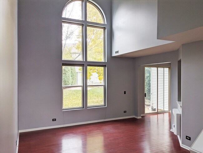 Building Photo - 3250 Bromley Ln