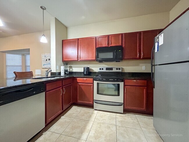 Building Photo - Elegant 3 Bedroom 3 Bathroom Townhome in C...