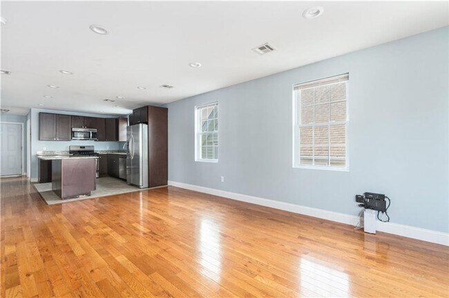 Foto del edificio - Charming 3-Bed, 1-Bath Providence Apartmen...