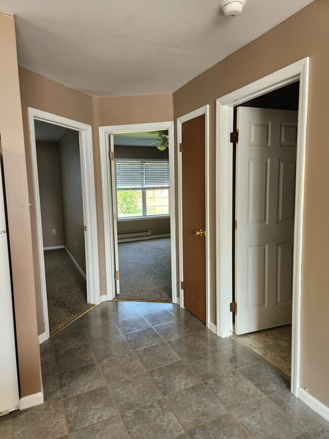 Building Photo - 104 Pickwick Pl