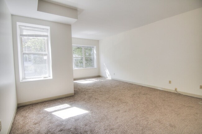 Building Photo - 5529 Pershing Ave