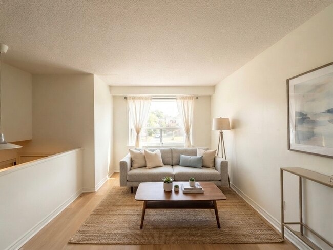 Building Photo - 2830 Midland Ave