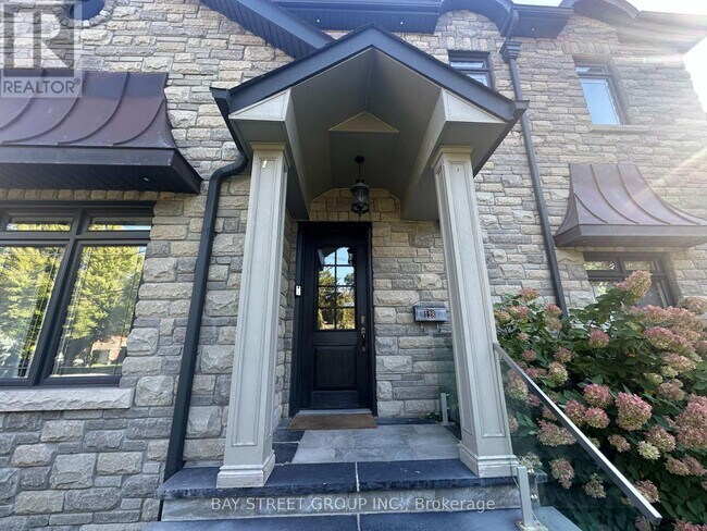 Photo du bâtiment - 128 Thompson Ave