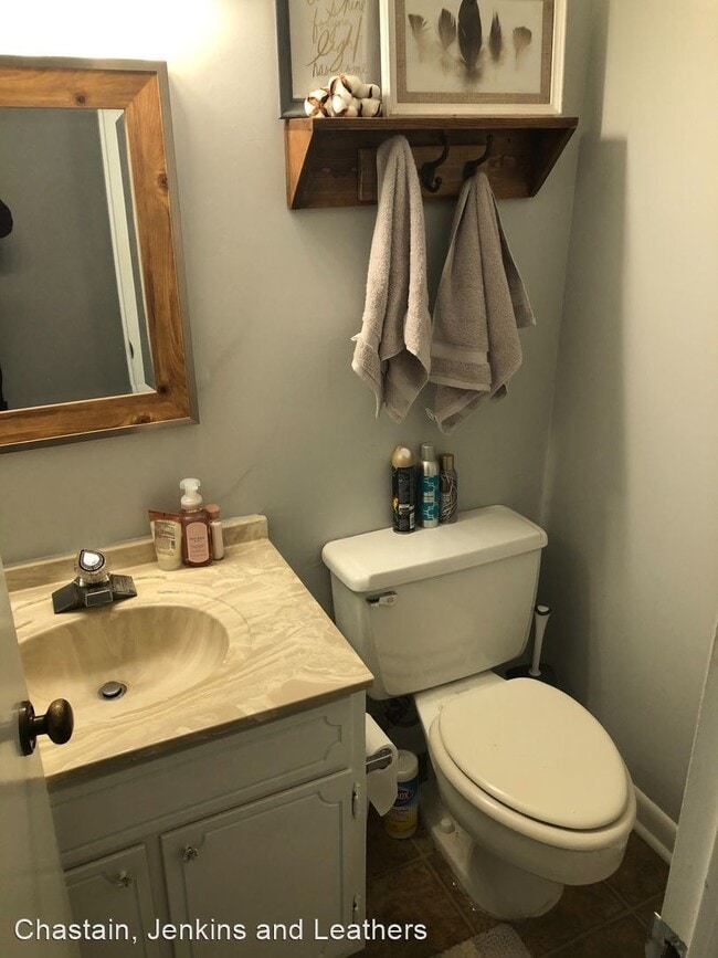 Building Photo - 2 br, 2.5 bath House - 187 Woodstone Drive