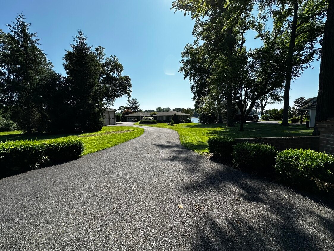 Primary Photo - 705 Whitehall Plains Rd