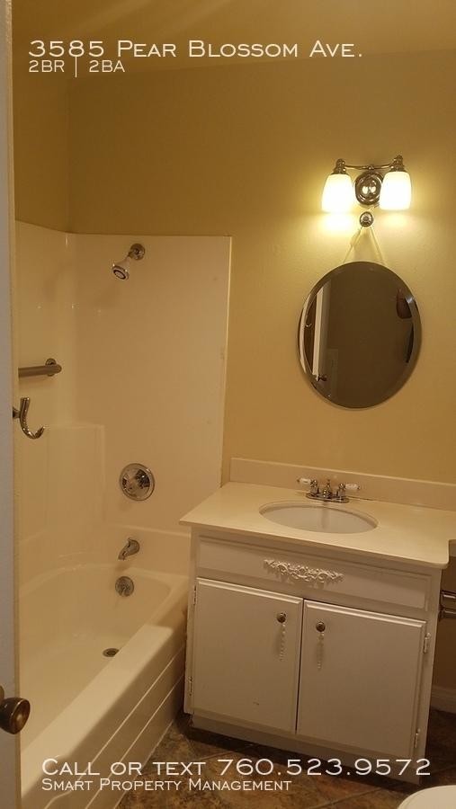 Building Photo - 2 bedroom in Oceanside CA 92057