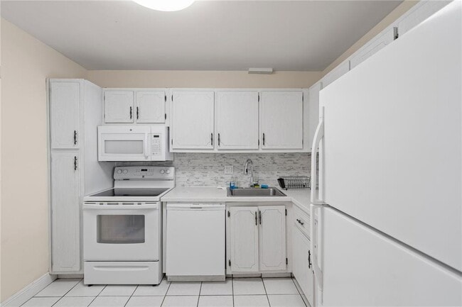 Building Photo - 8350 Sands Point Blvd