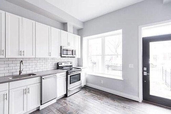 Building Photo - Gorgeous Studio Available Now!