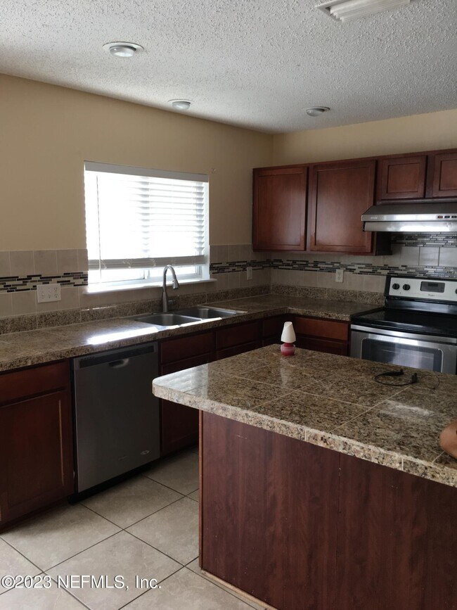 Building Photo - 341 Van Gogh Cir