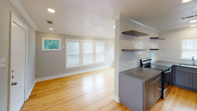 Foto del edificio - 5838-5842 Prospect Ave.