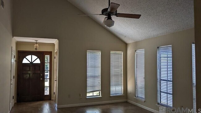 Foto del edificio - 332 Heatherwood Dr