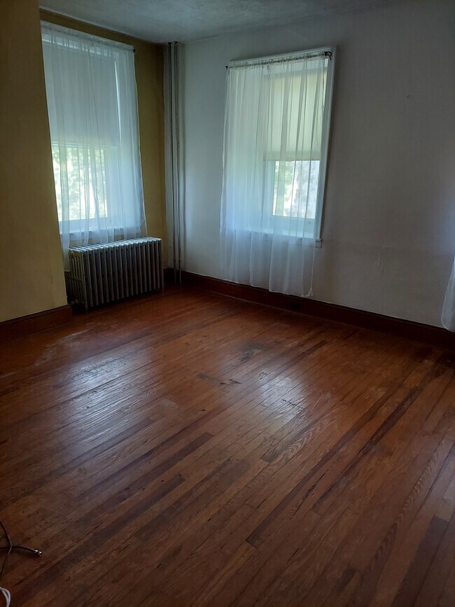 Bedroom 3 - 186 Carnegie Ave