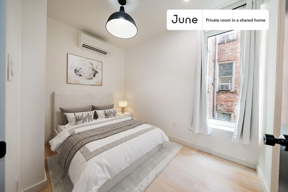Foto principal - Room in Shared 4 bed/4 bath home