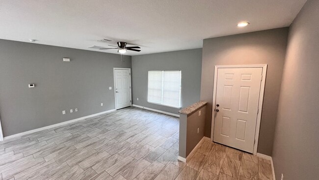 Building Photo - GORGEOUS Bedroom, 2 Bathroom Home in Palm ...