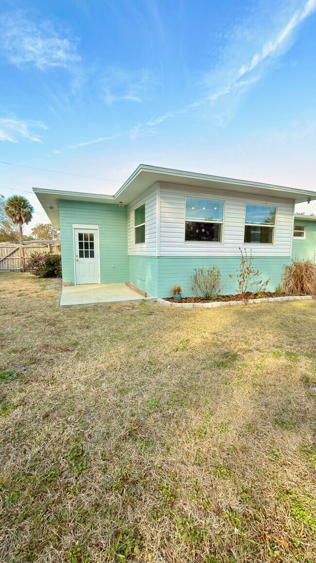 Foto del edificio - 6910 Corkwood Rd