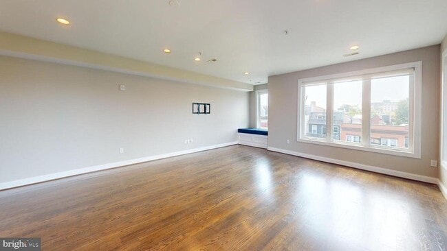 Foto del edificio - 3585 13th St NW