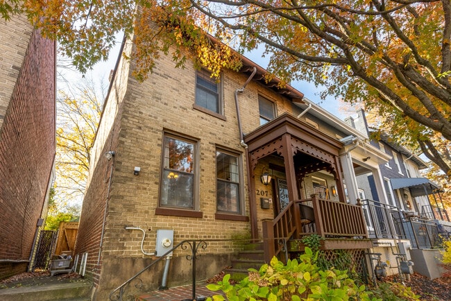 Building Photo - 207 V St NE