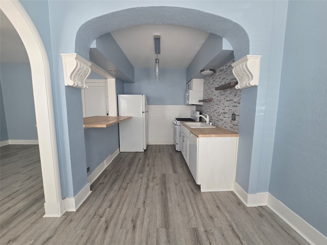 Foto principal - 725 Broadway Avenue J