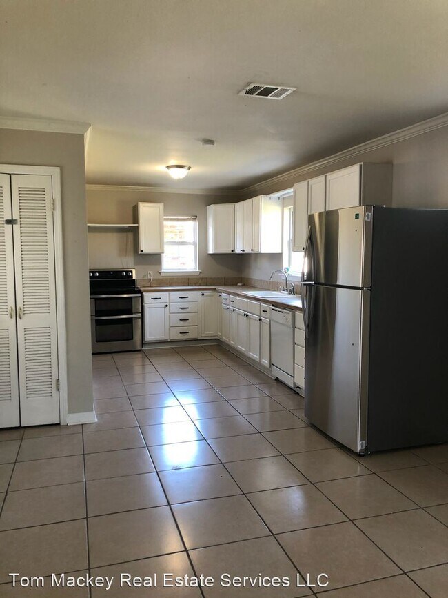 Foto del edificio - 6 br, 3 bath House - 1133 S. Burgess Dr.