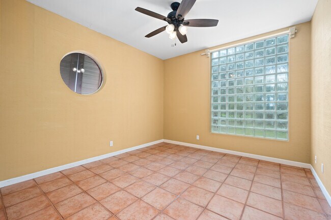 Foto del edificio - 112 Forest Hls