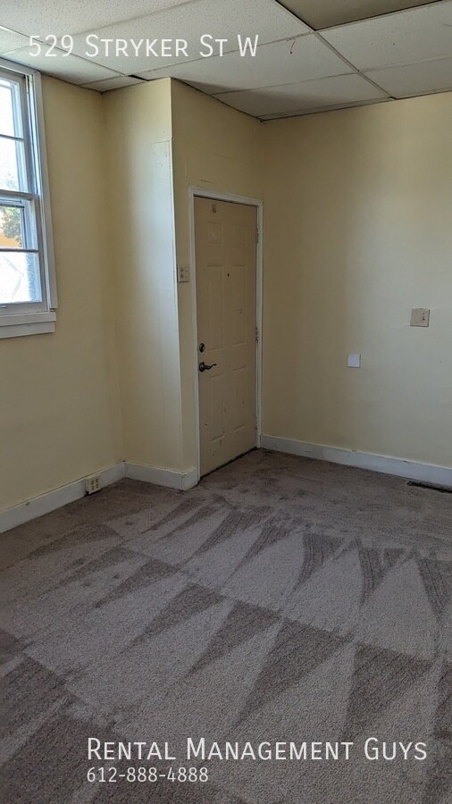 Building Photo - Nice 1 Bedroom Available Immediately!