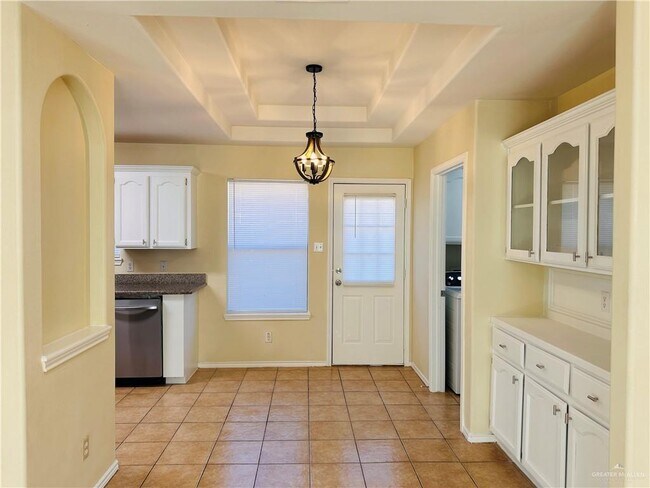 Building Photo - 13 West Dr