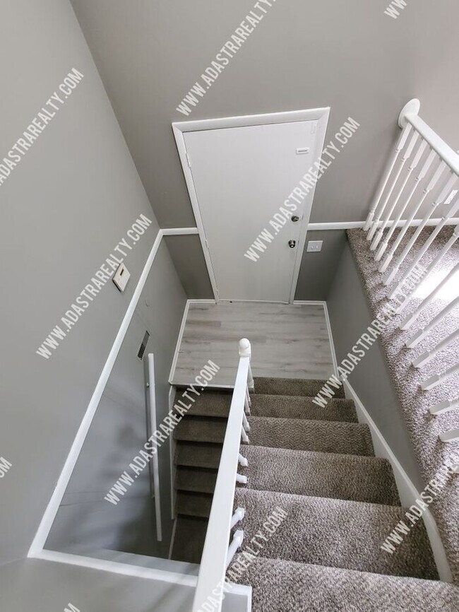 Foto del edificio - Spacious Home in Hickman Mills School Dist...