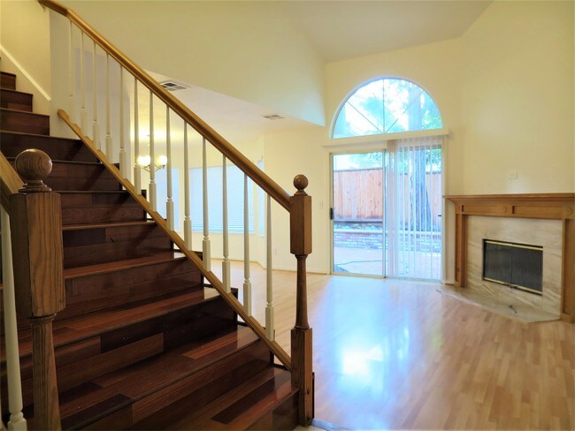 Building Photo - 2036 Calle Mesa Alta