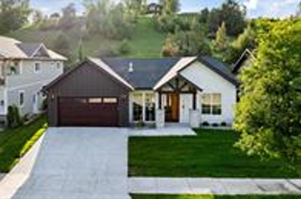 Foto principal - 4bed/2bath house on Village Greens Golf Co...