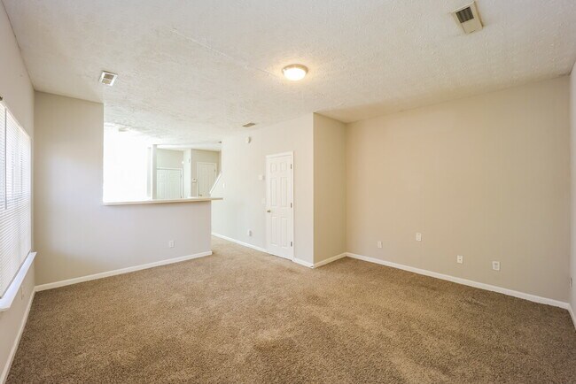 Foto del edificio - 6055 Camden Forrest Dr