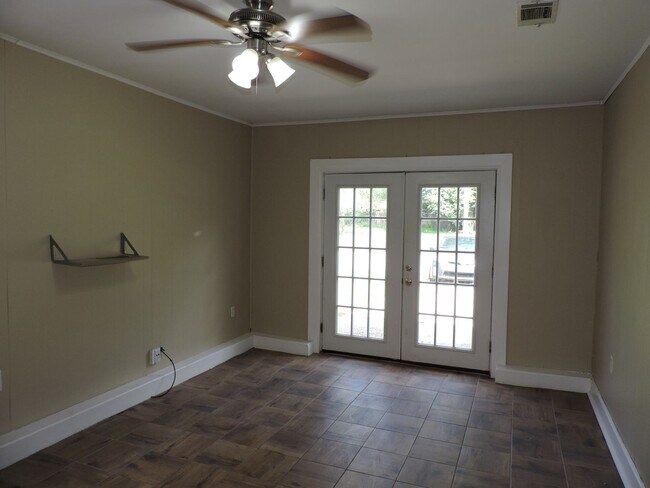 Foto del edificio - Convenient to NAS and Corry!