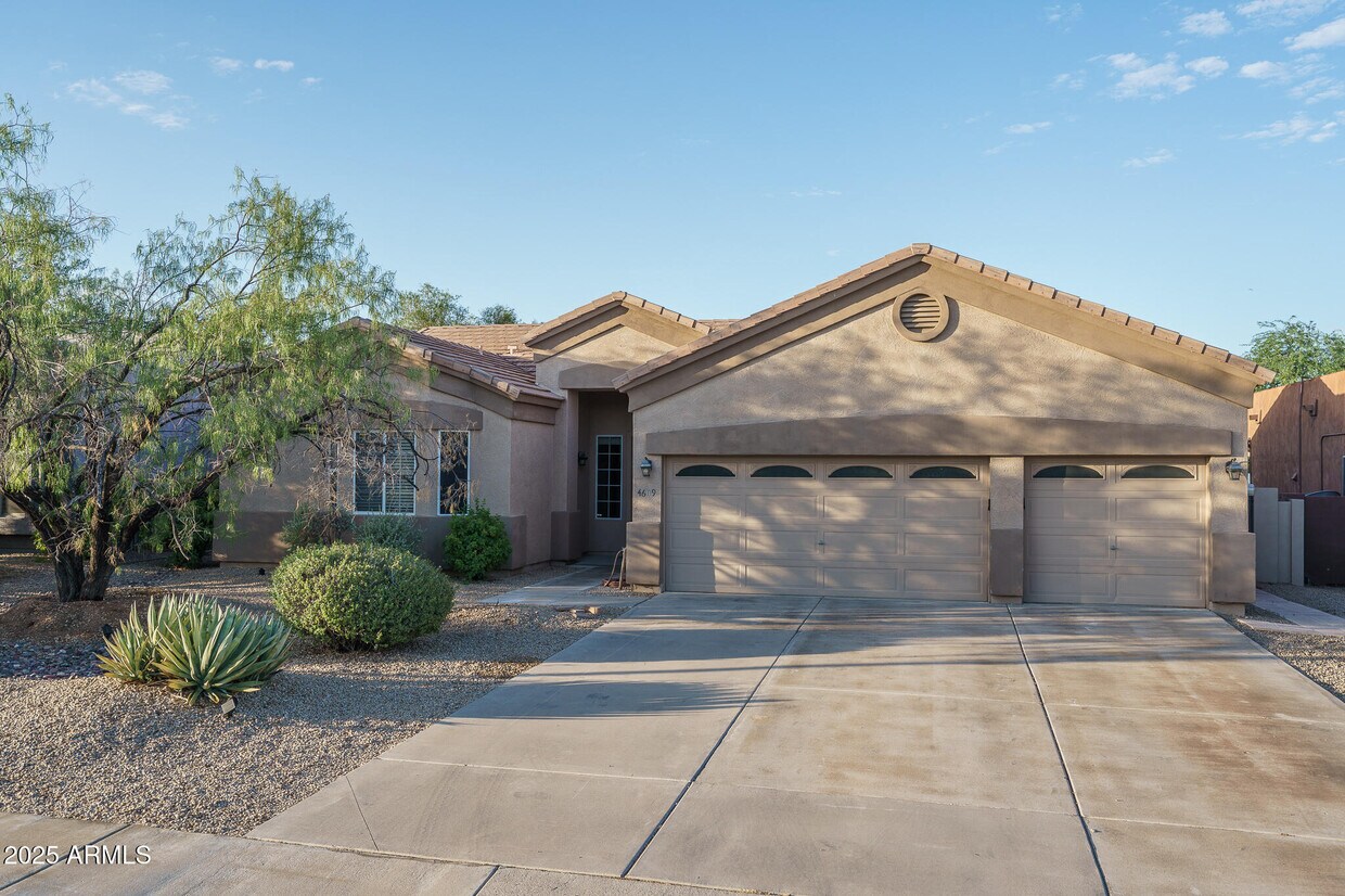Primary Photo - 4609 E Pinnacle Vista Dr