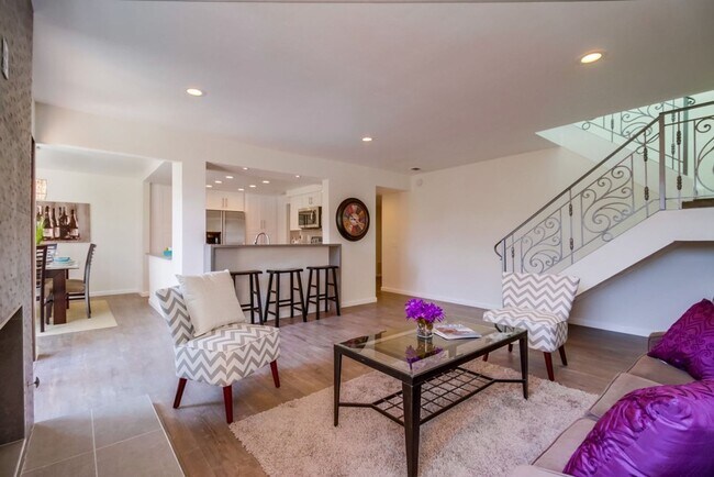 Building Photo - 2 BR / 2.5 Ba Townhome in Lovely Vista La ...