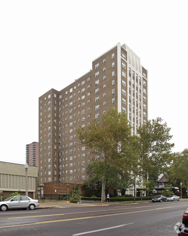Pierre Chouteau Apartments