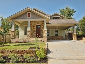 Building Photo - 609 W 30th St