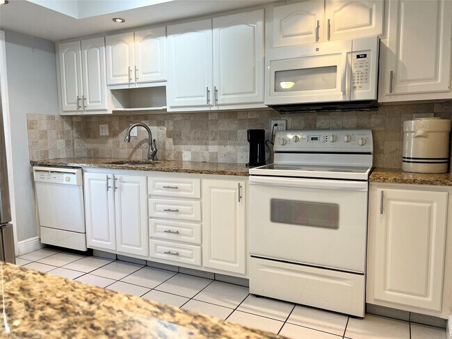 Foto del edificio - 400 Golden Isles Dr