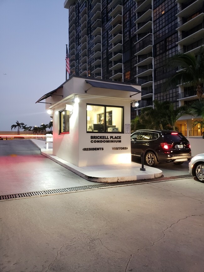 Building Photo - 1865 Brickell Ave