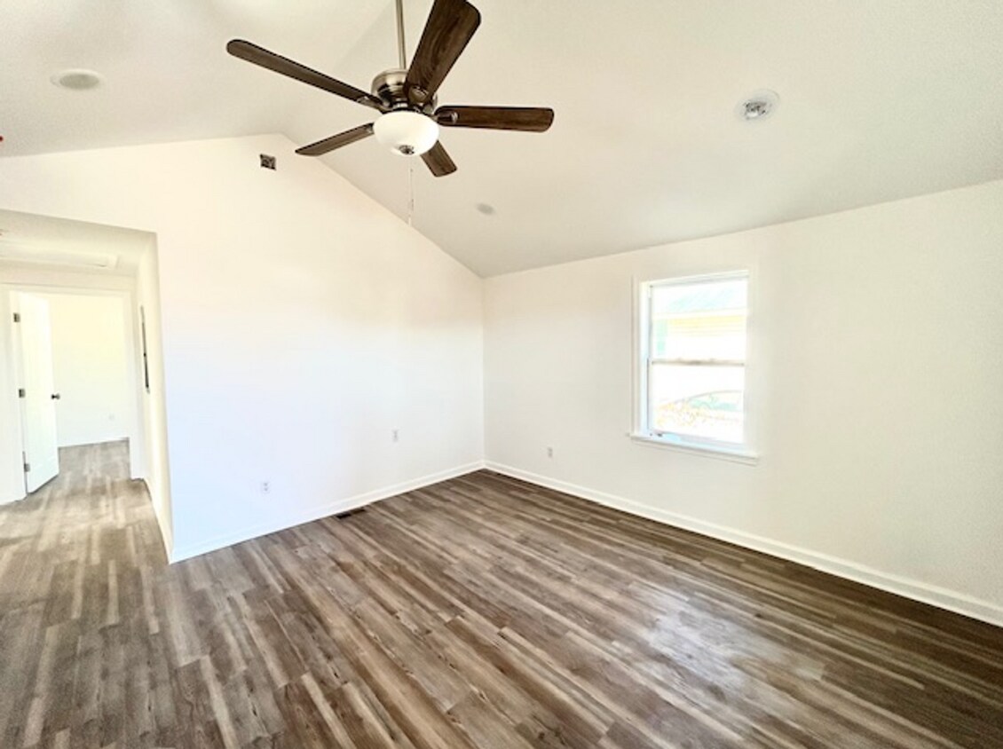 Primary Photo - Gorgeous Remodel in Guntersville!