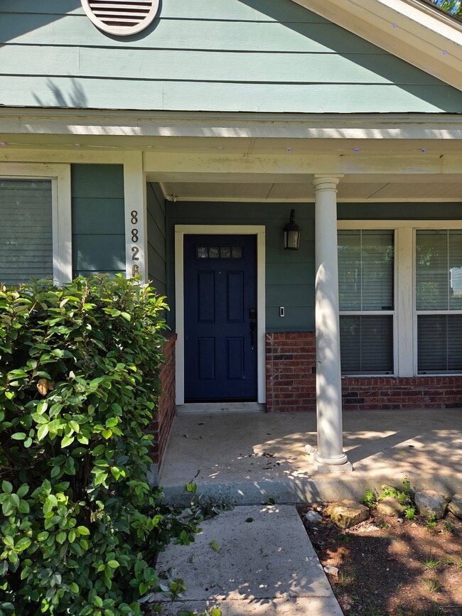 Building Photo - 8826 Fernbrook