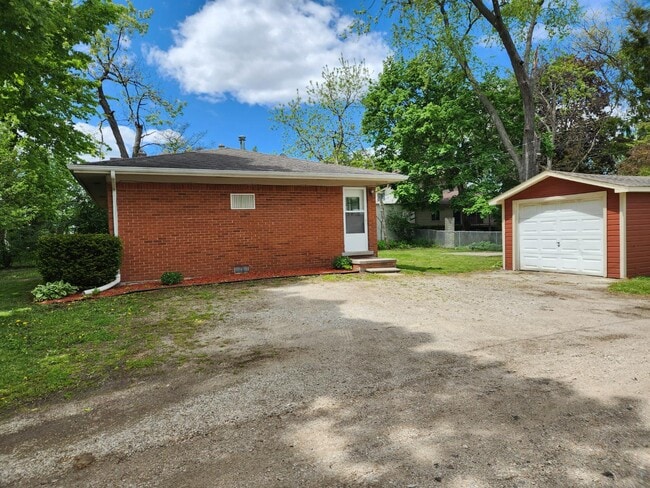 Foto del edificio - 203 E Mill St