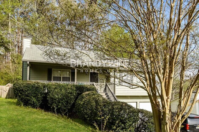 Building Photo - 230 Brookside Dr