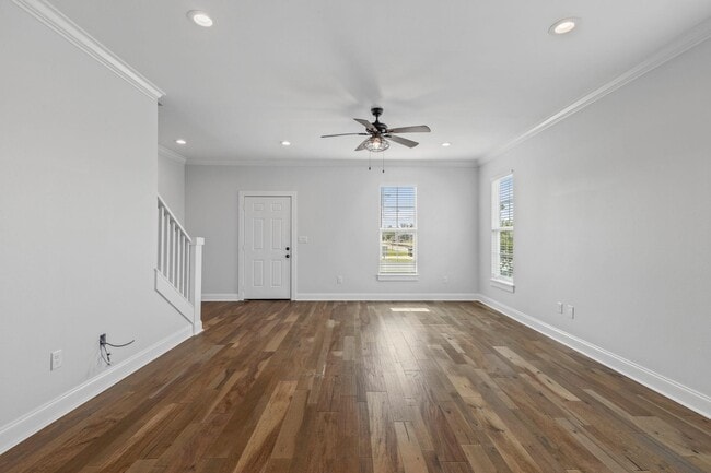 Building Photo - 850 W Sallier St