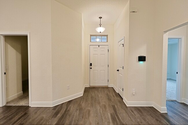 Foto del edificio - 6114 Redberry Dr