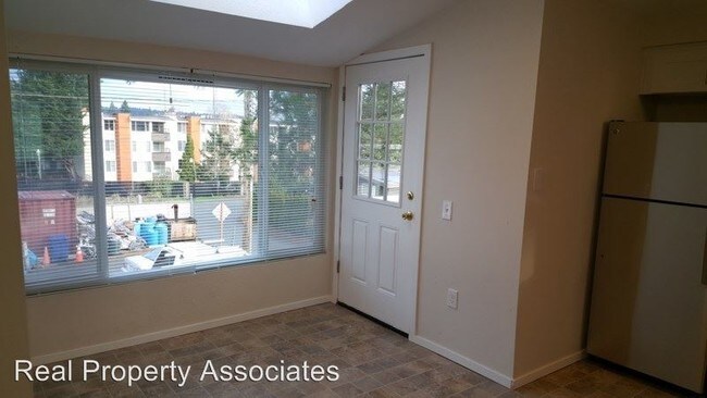 Building Photo - 3420 NE 147th St