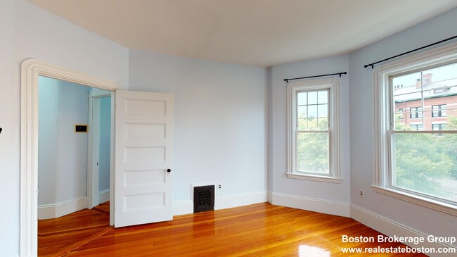 Foto del edificio - 789 Columbia Rd