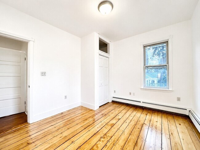 Building Photo - 20 Imrie Rd