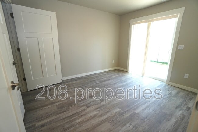 Building Photo - 431 2nd Ave N